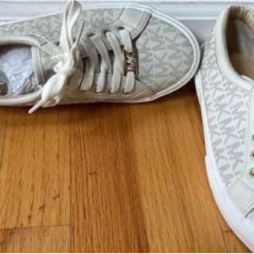 NWT Michael Kors kids shoes size 3